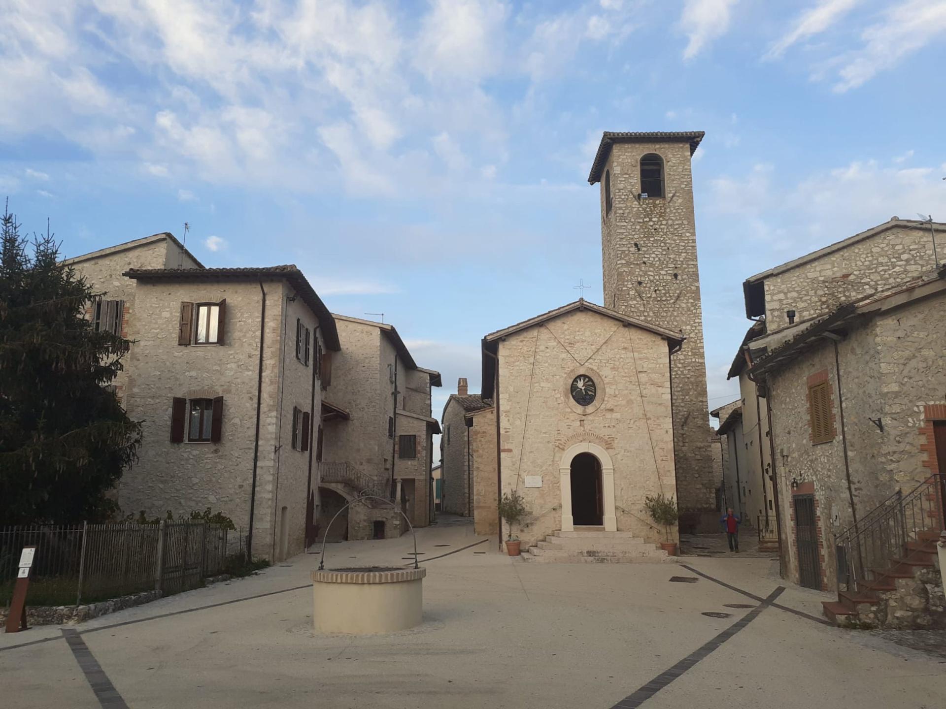 Titolo: Il Castello di Pupaggi lungo la via della Spina